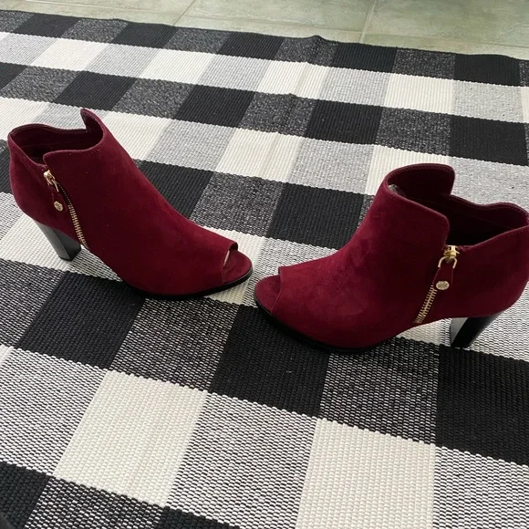 Isaac Mizrahi Open Toe and Side Zip Boot - Picture 9 of 11